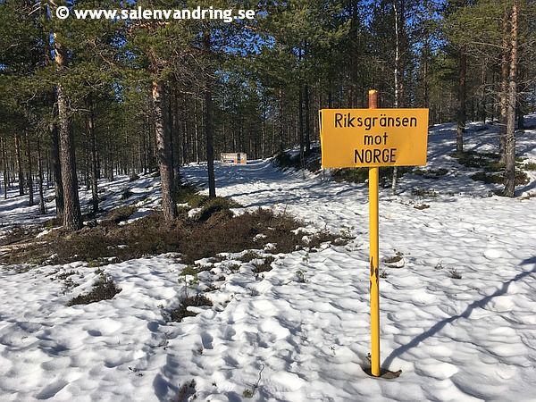 Gränsövergången mellan Nymon och Sagmodammen. Observera betongblocket i bakgrunden