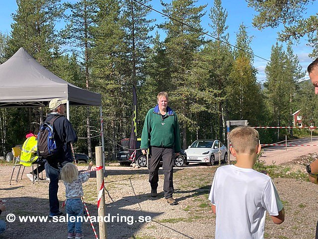 Författaren själv kommer i mål efter 10 km