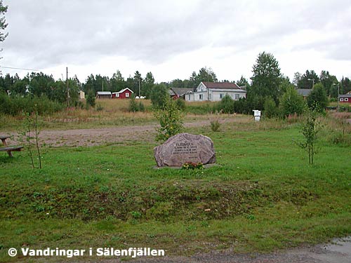 Platsen för Flermoen Handel och minnesstenen