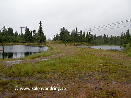 Nedanför Högfjällshotellet vid tjärnarna, juli 2009